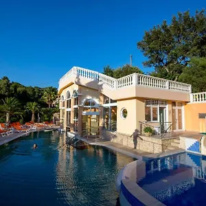 https://village-de-vacances-les-tourelles.fr-provencehotel.com